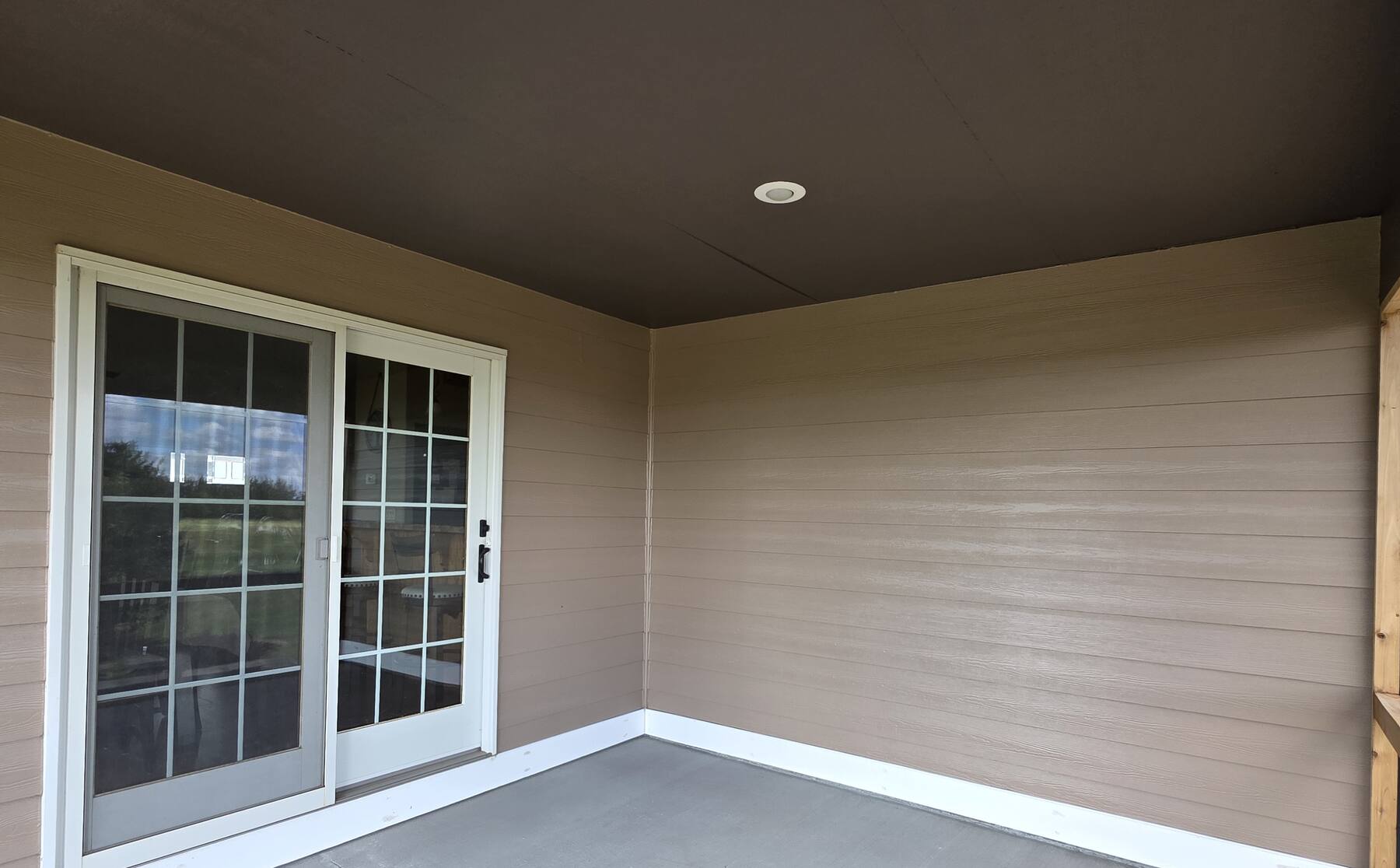 covered patio with a freshly painted ceiling and walls